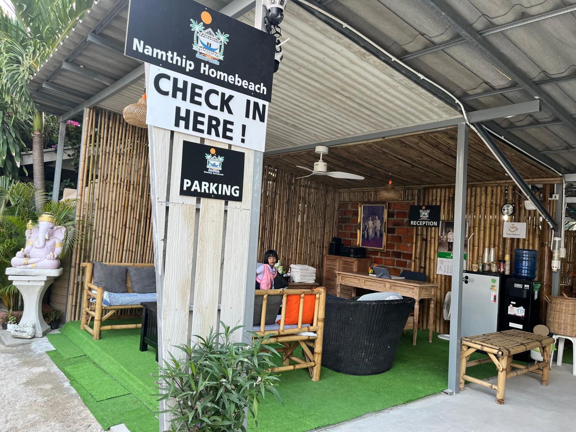 Namthip Homebeach Baan Tai Luaran gambar